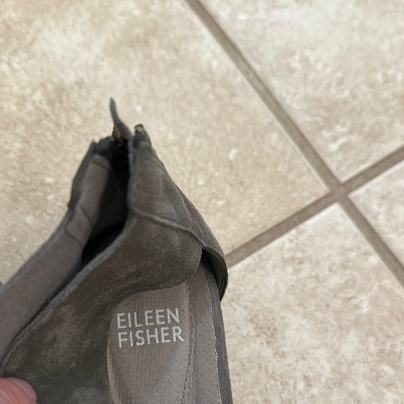 Eileen Fisher- Stylish Sport Gray Suede Sandals EUC - Picture 2 of 5